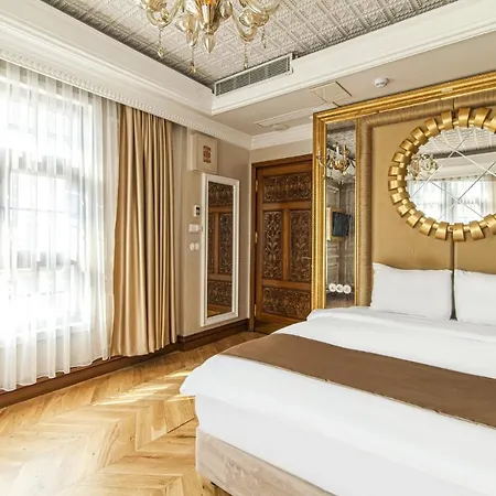 Charming In Historic Mansion In Beylerbeyi *