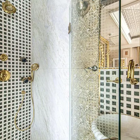 Charming In Historic Mansion In Beylerbeyi *