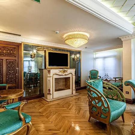 Charming In Historic Mansion In Beylerbeyi *