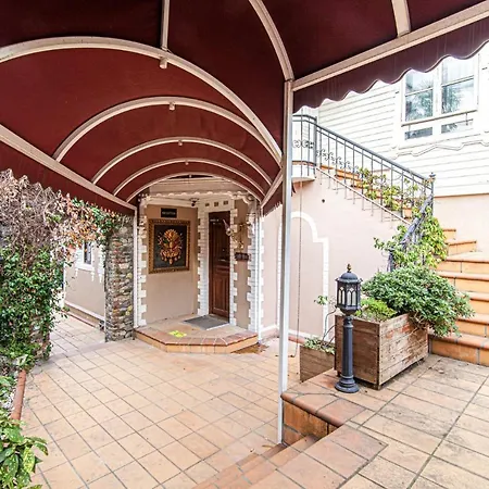 Charming In Historic Mansion In Beylerbeyi Κωνσταντινούπολη